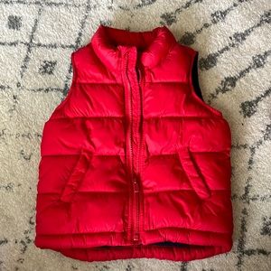 Old Navy 3T boys red puffer vest, warm in good condition